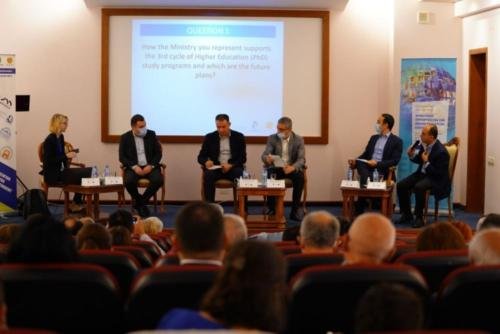 PANEL DISCUSSION: Diversification of funding sources of doctoral education